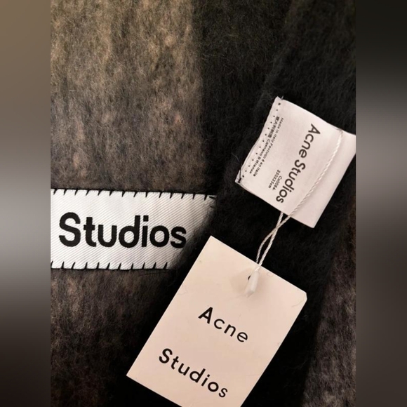 Acne Studios scarf - Picture 3 of 4